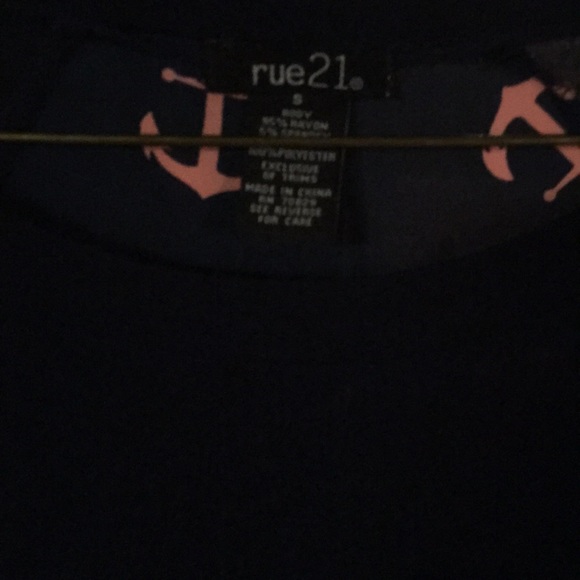 3/4 sleeve high/low shirt - Picture 2 of 4